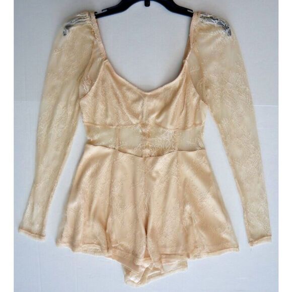 Glamorous x Urban Outfitters Women's Sz 6 Ivory Semi-Sheer Lace L/S Romper - Picture 10 of 13